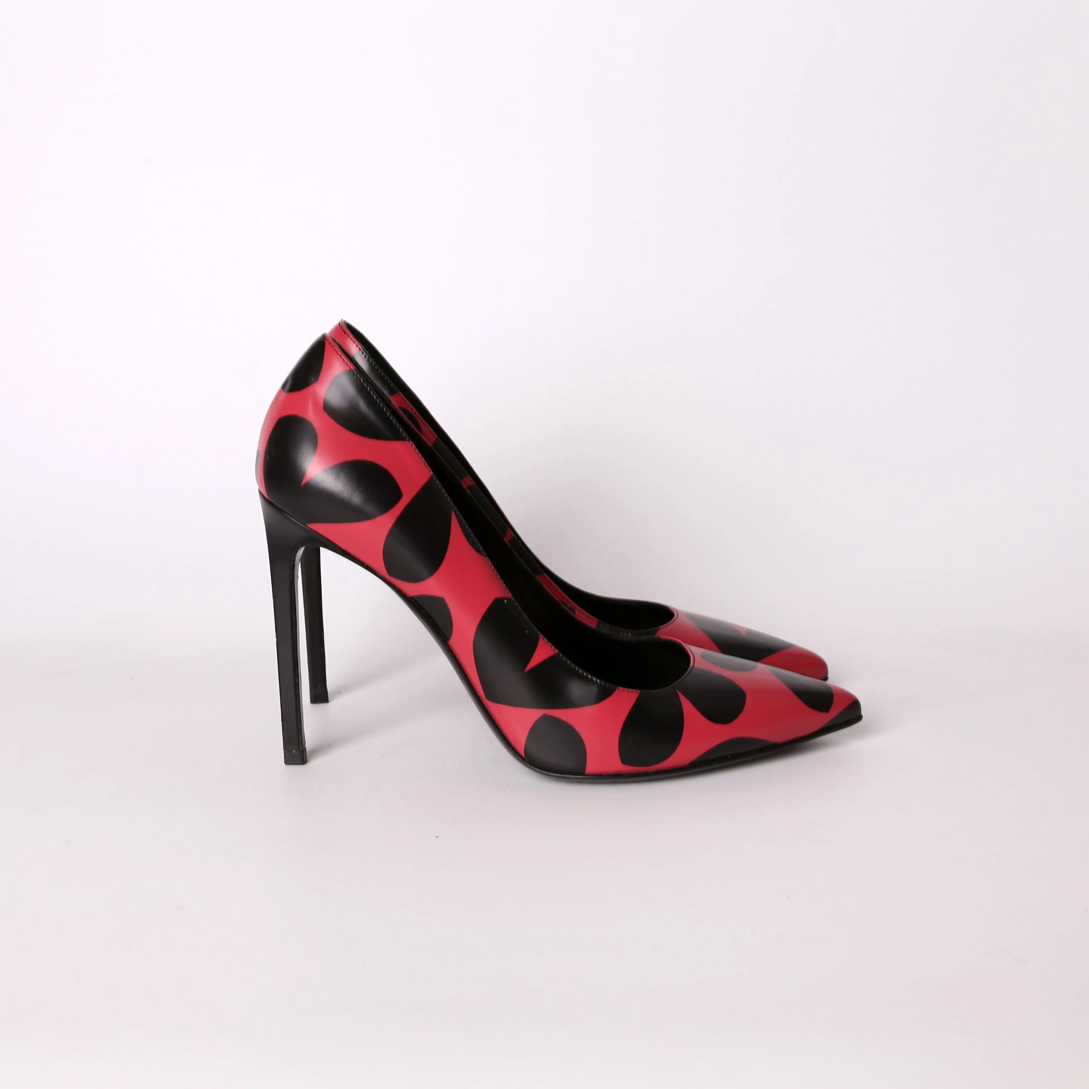 Big Hearts Paris Pointed Toe Pumps Size 39