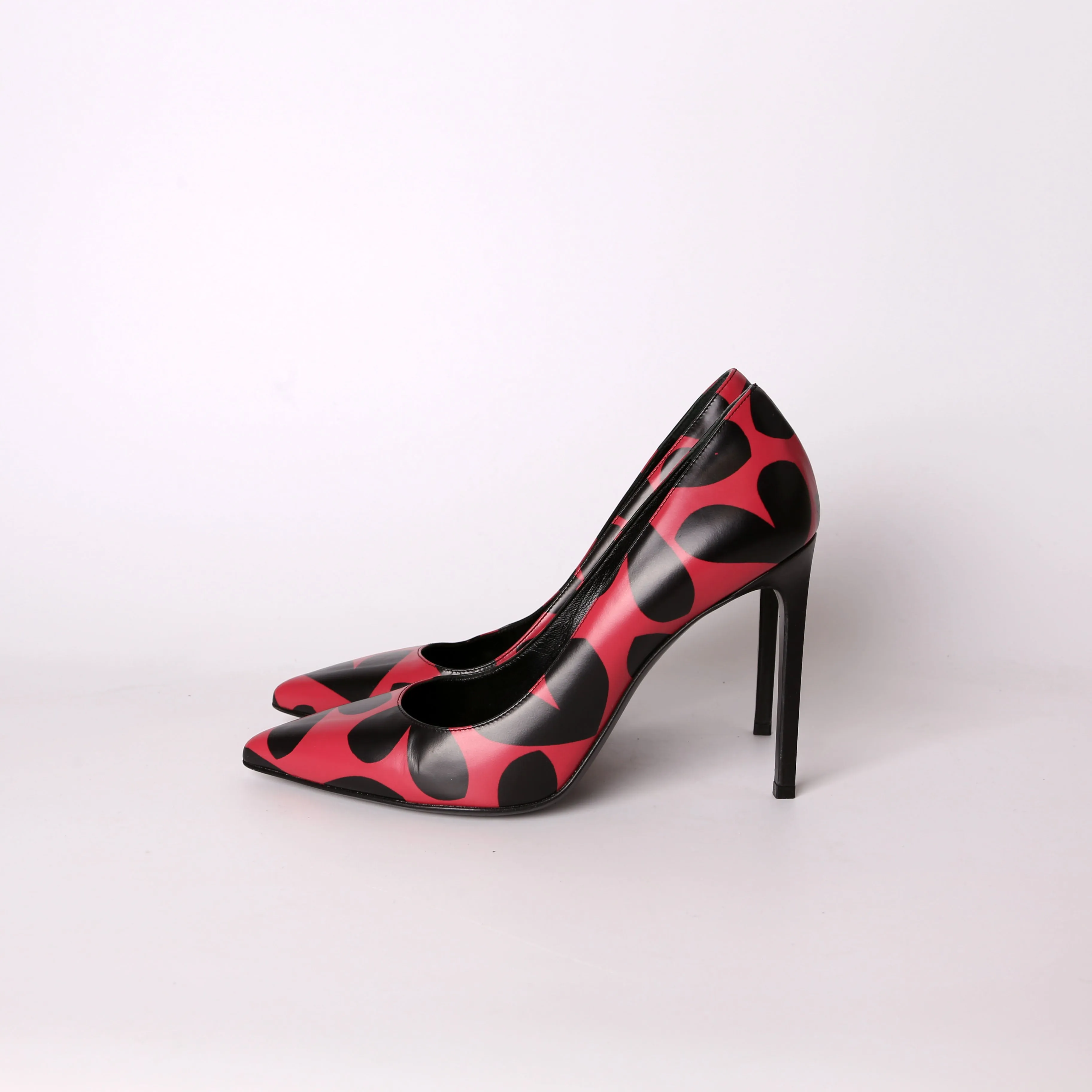 Big Hearts Paris Pointed Toe Pumps Size 39