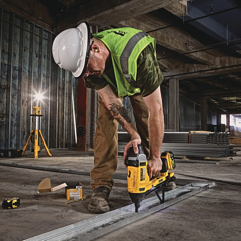 DeWalt DCN891P2 1" Magazine Cordless Concrete Nailer Kit