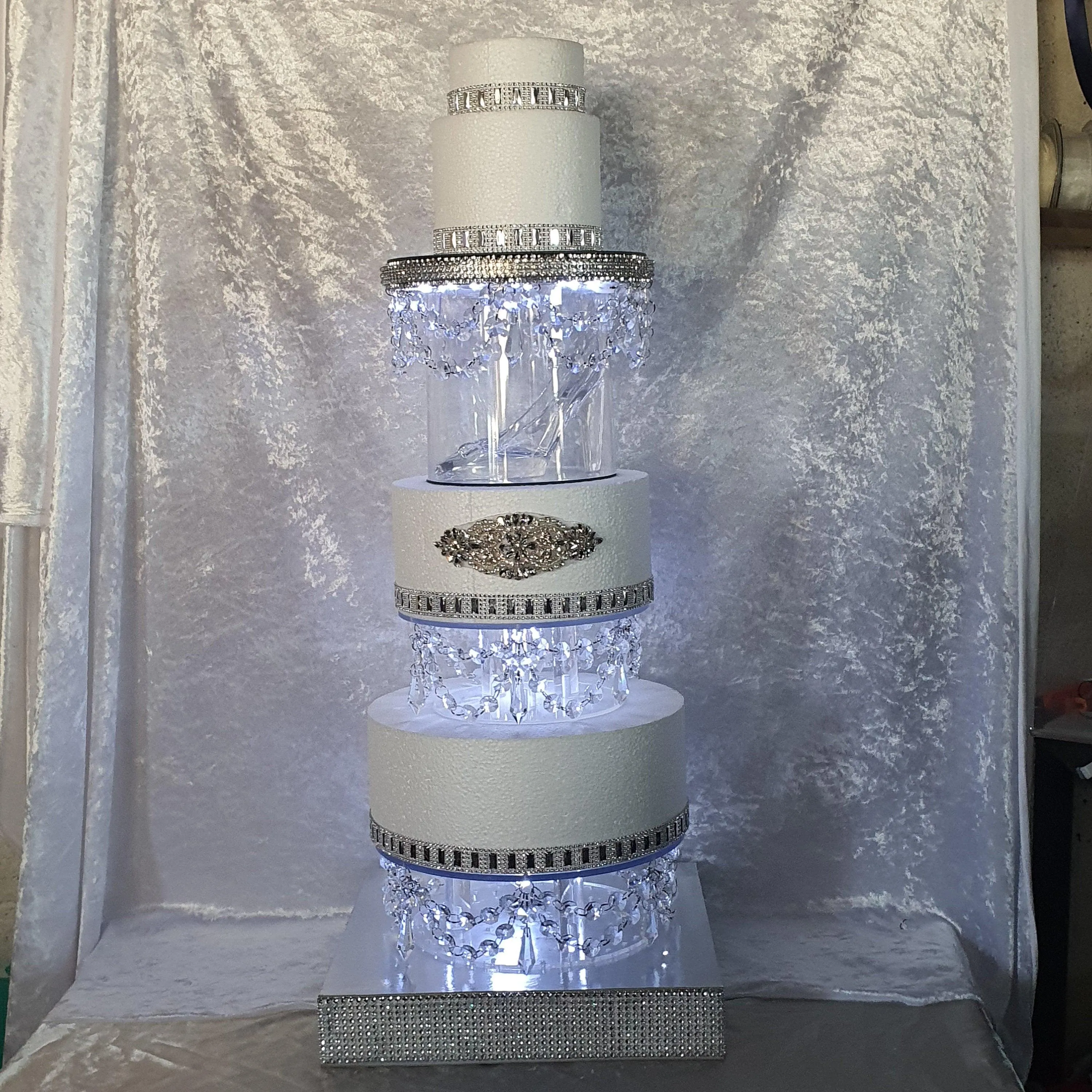Glass slipper cake divider plus 2 crystal dividers - set of 3 pieces 8" 10" 12" with LED lights. by Crystal wedding uk