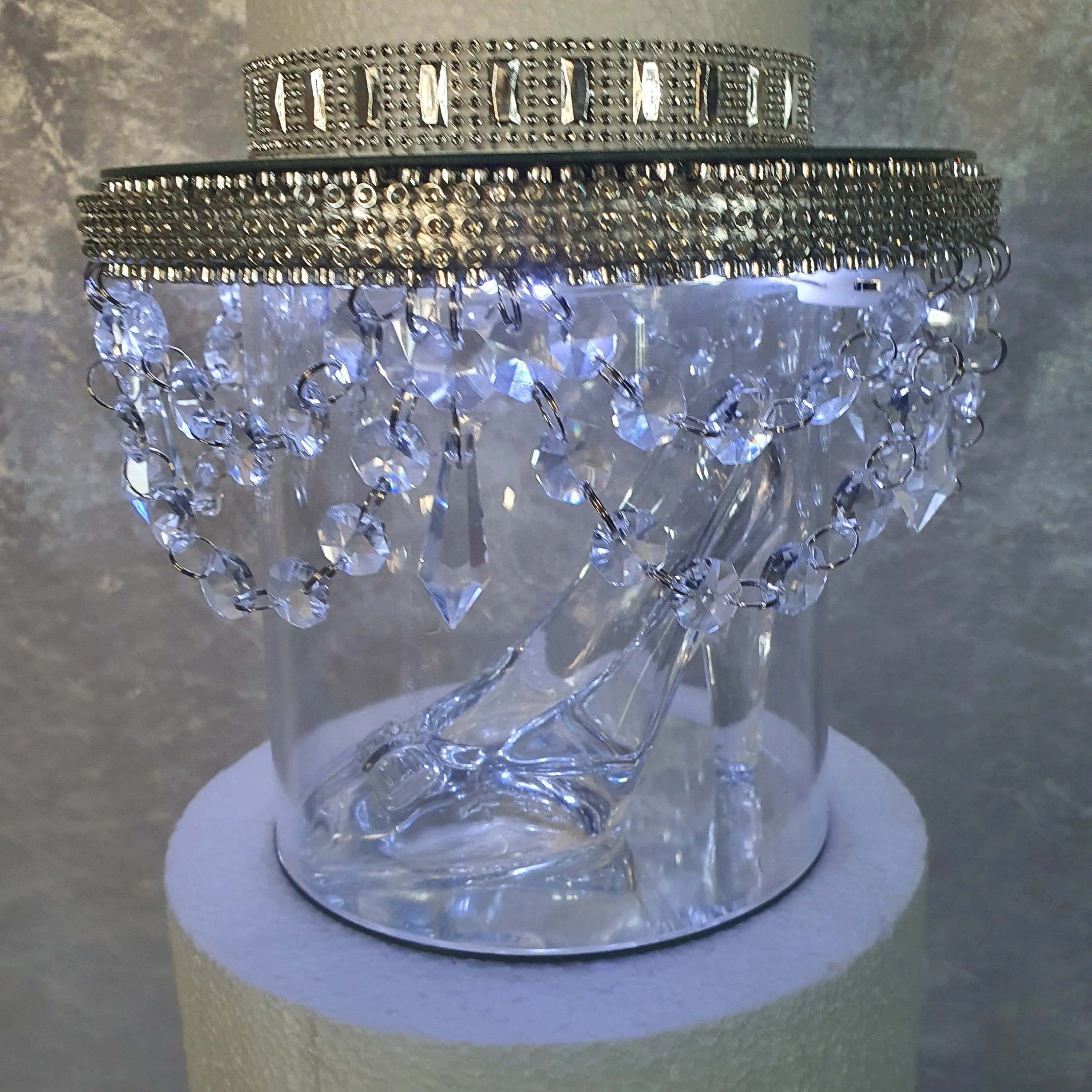 Glass slipper cake divider plus 2 crystal dividers - set of 3 pieces 8" 10" 12" with LED lights. by Crystal wedding uk