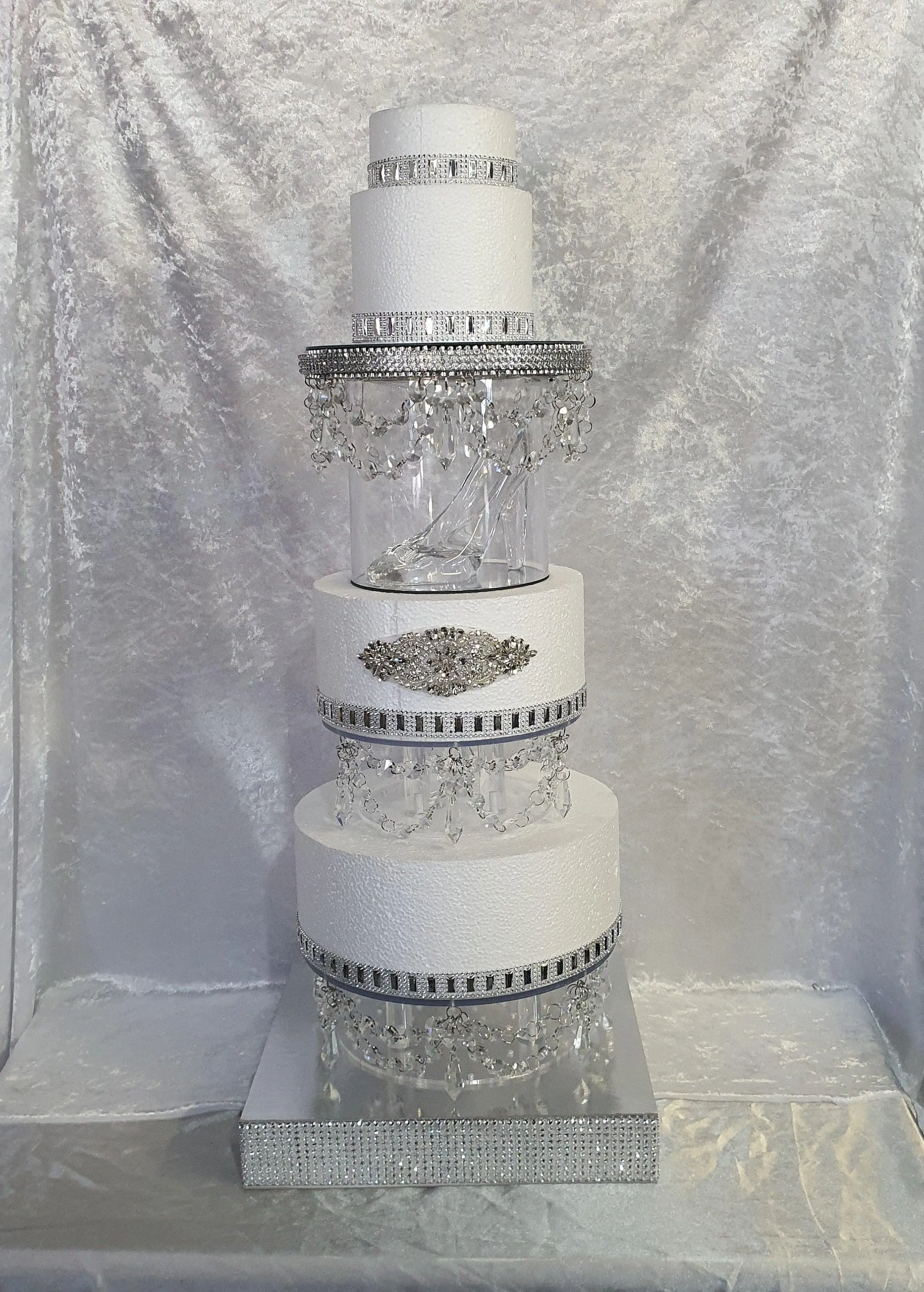 Glass slipper cake divider plus 2 crystal dividers - set of 3 pieces 8" 10" 12" with LED lights. by Crystal wedding uk