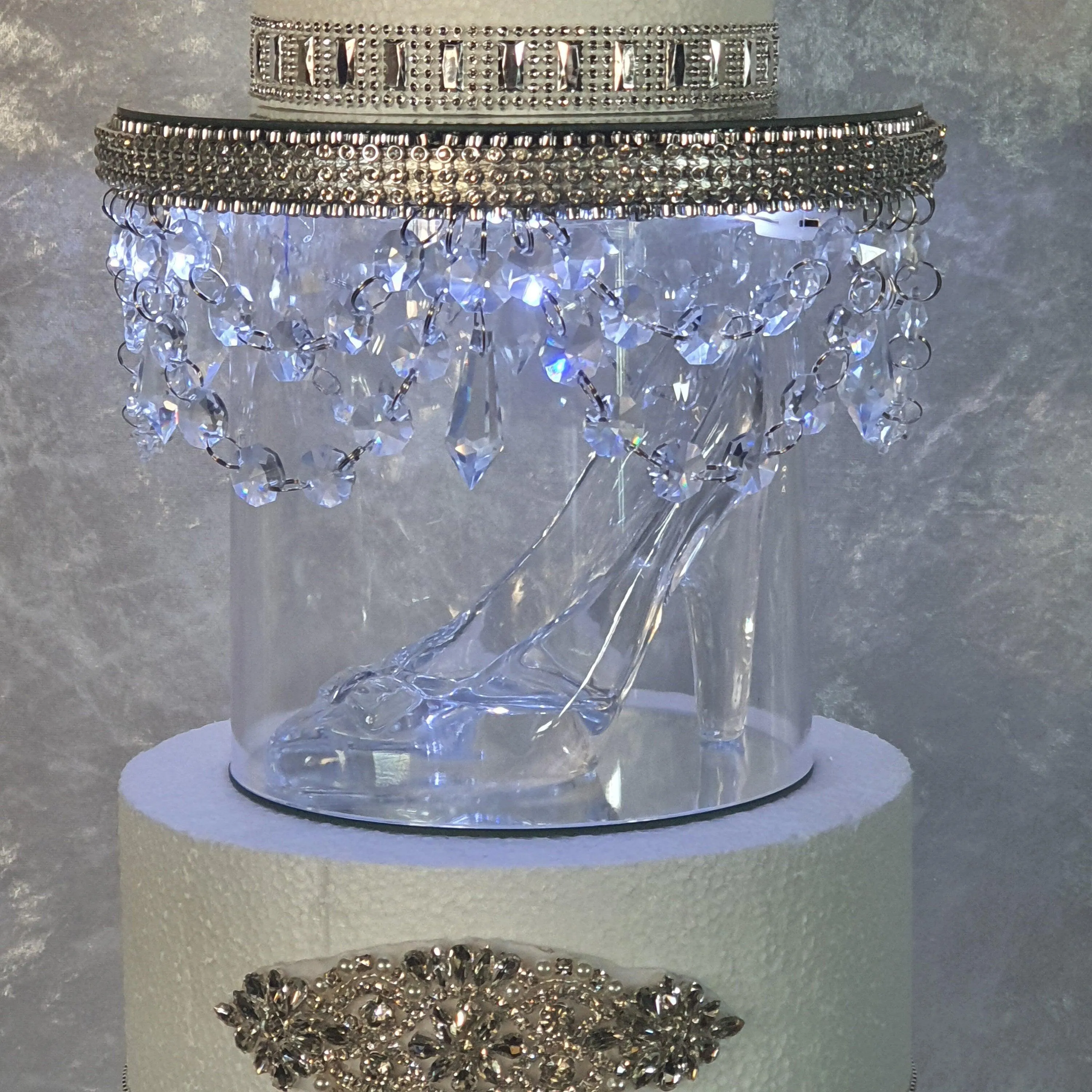 Glass slipper cake divider plus 2 crystal dividers - set of 3 pieces 8" 10" 12" with LED lights. by Crystal wedding uk
