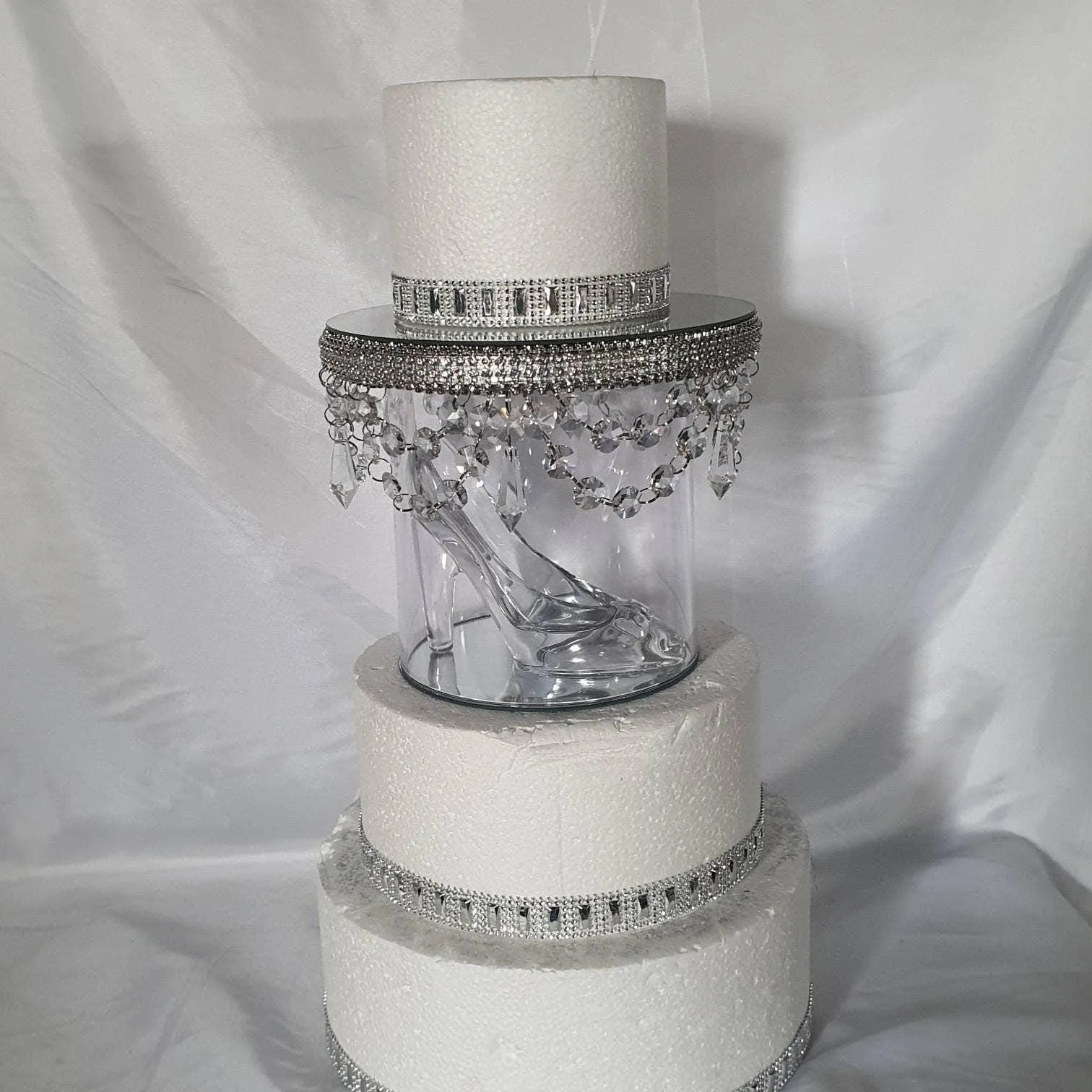 Glass slipper cake separator, glass shoe, LED wedding cake divider chandelier shoe cake stand by Crystal wedding uk