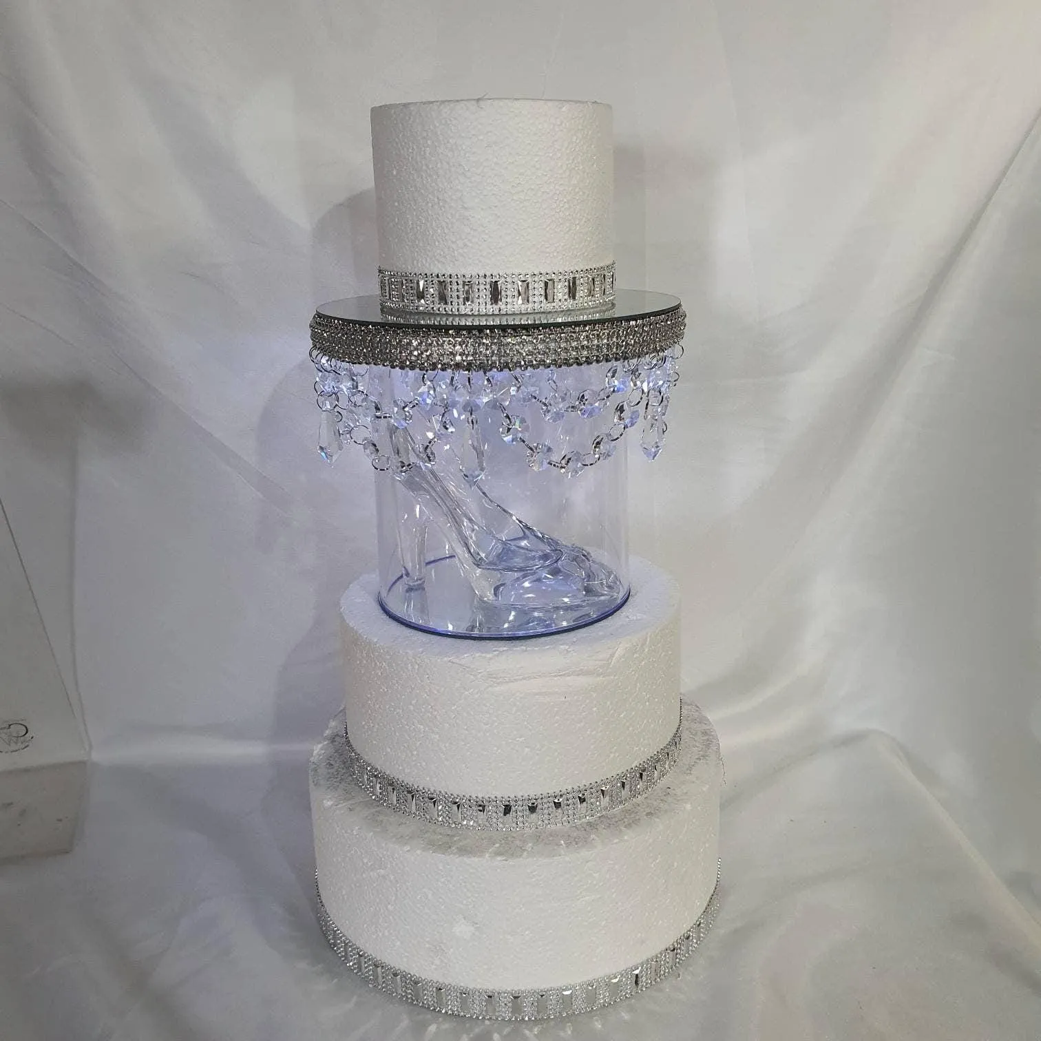 Glass slipper cake separator, glass shoe, LED wedding cake divider chandelier shoe cake stand by Crystal wedding uk