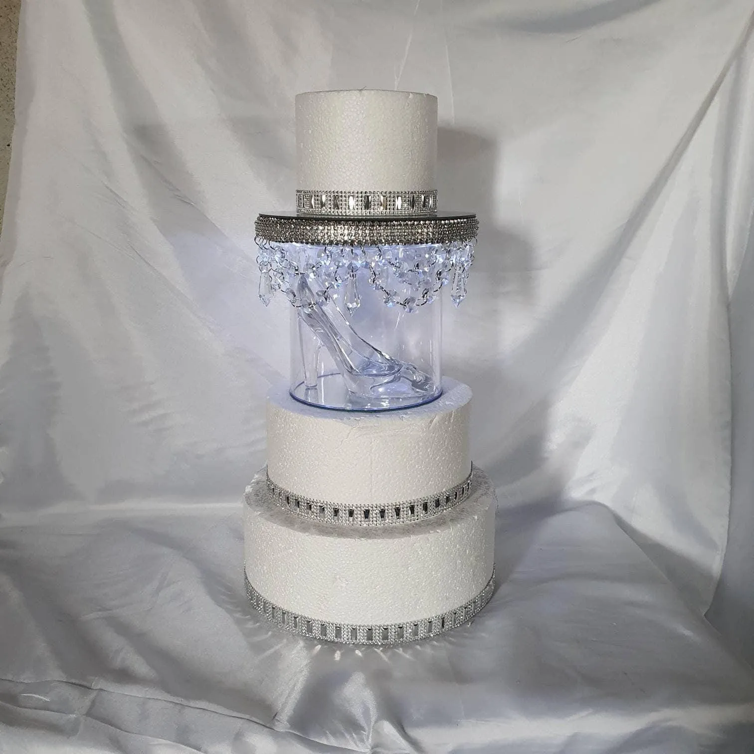 Glass slipper cake separator, glass shoe, LED wedding cake divider chandelier shoe cake stand by Crystal wedding uk